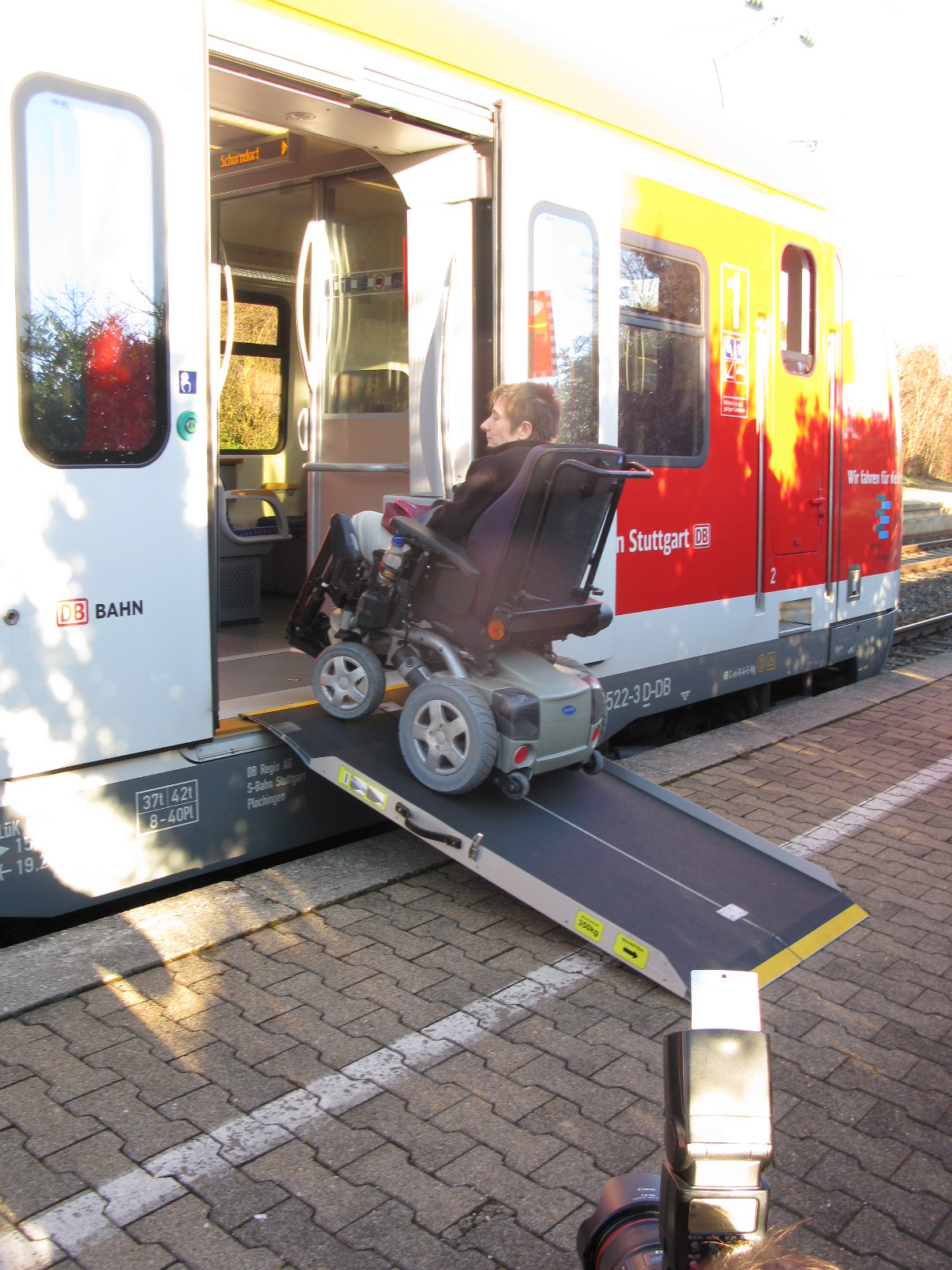 Rollstuhl auf Rampe
