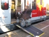 Rollstuhl auf Rampe